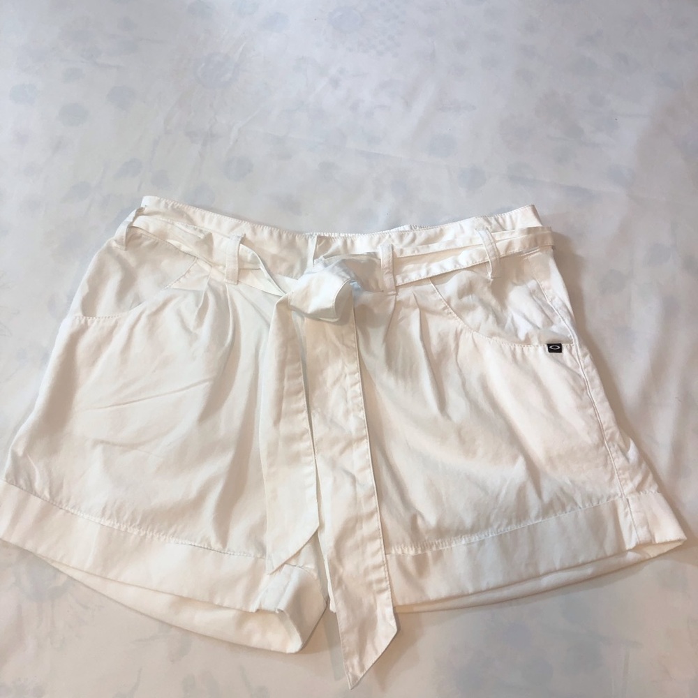 Oakley White Cuffed Shorts - Picture 13 of 16